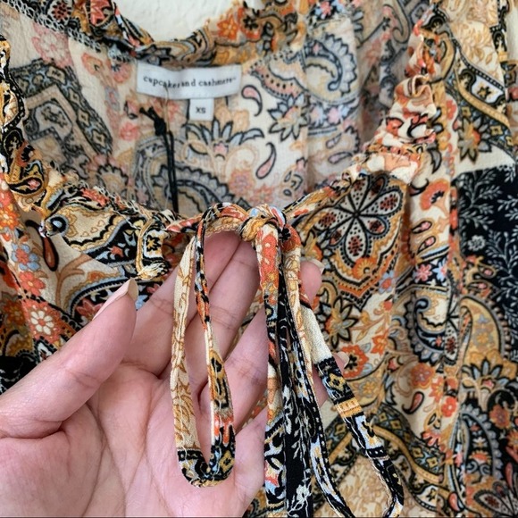 Cupcakes & Cashmere Mixed Paisley Print Tassel Short Sleeve Top Size XS NWT - Picture 8 of 9